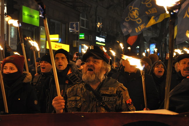 День народження Бандери в Києві відзначили смолоскипною ходою 08