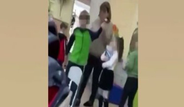 Киевская учительница побила мальчика с аутизмом. ВИДЕО