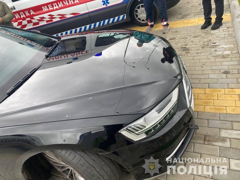 Фото машины Шефира сразу после покушения: Следы всех пуль 06