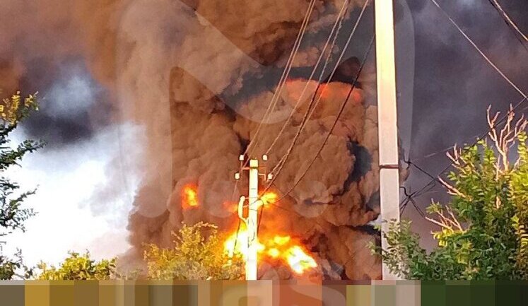 Drone strike causes fire at oil depot in Volgograd region of Russia. VIDEO&PHOTOS