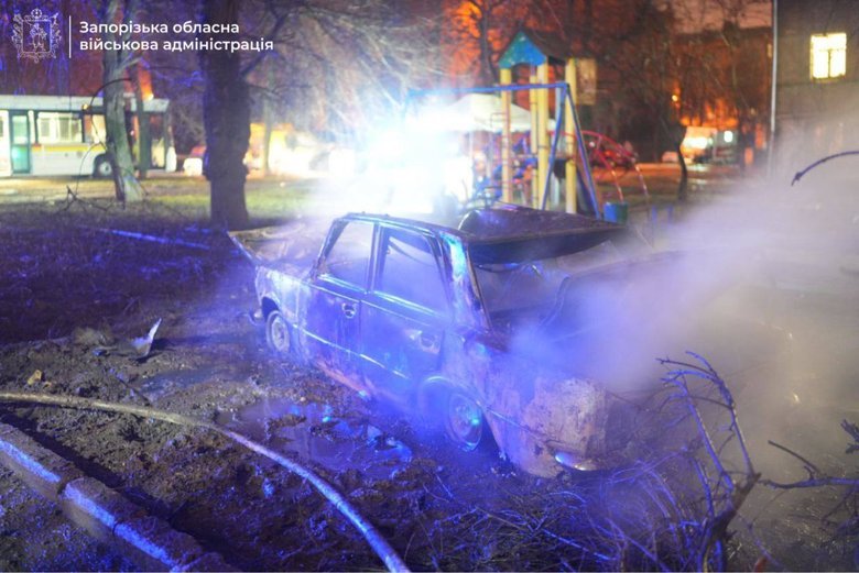 Удар по Запоріжжю 26 лютого: горять квартири, пошкоджено ТЦ