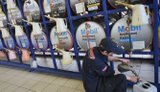 Українські удари по НПЗ РФ спричинили дефіцит автомобільних мастил: деякі позиції зникли з продажу