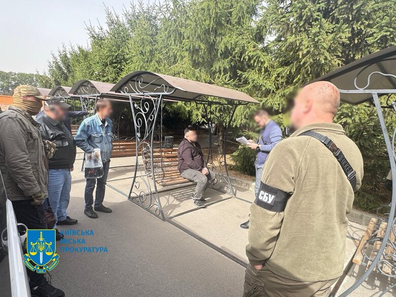 Затримано двох адвокатів, які за хабар влаштовували чоловіків на ДП заради бронювання