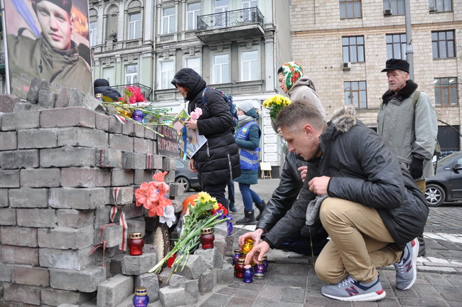 В Киеве прошло шествие в память о первых погибших на Майдане 05