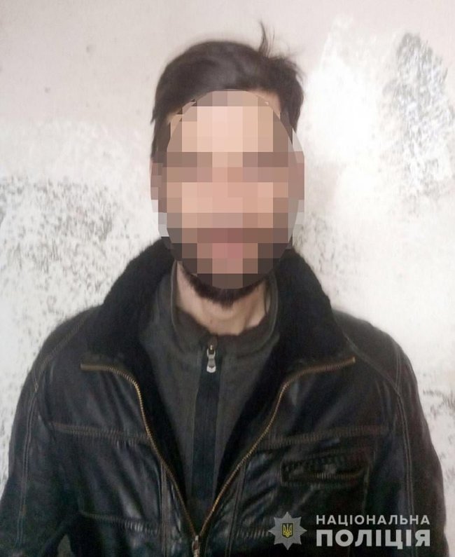 Киянин зберігав удома гранату, патрони і муляжі боєприпасів, - Нацполіція 04