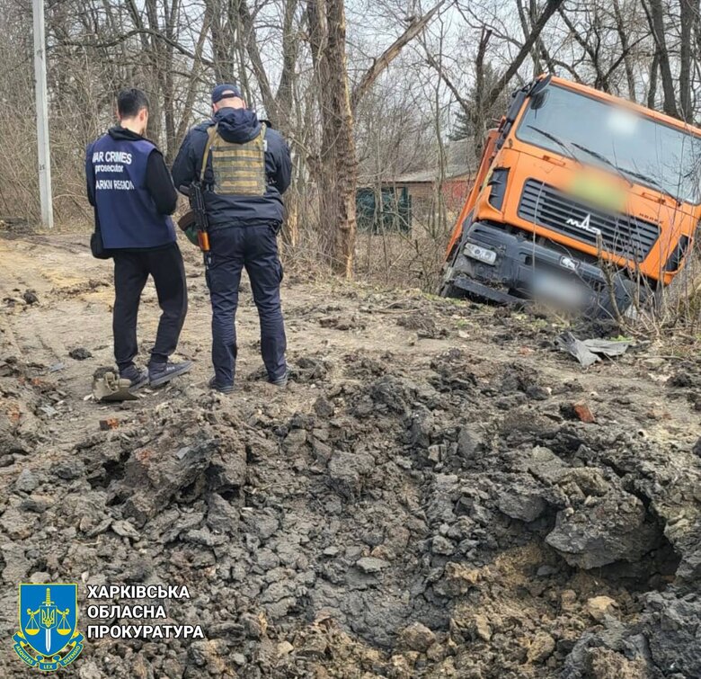 На Харківщині водій вантажівки підірвався на міні 04