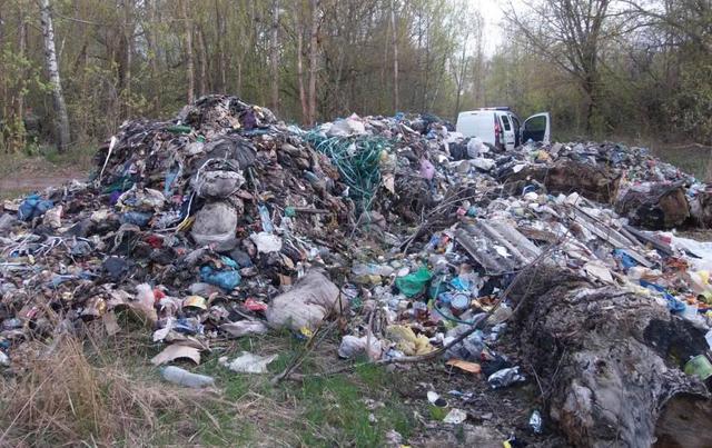 Lviv garbage dumped in Chornobyl zone, - National Police 02