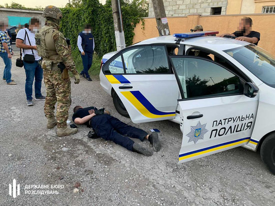 Суд в Мариуполе вынесет приговор банде экс-полицейских: вымогали деньги от наркозависимых, сбывали психотропы 05