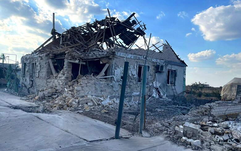 Последствия вражеских обстрелов Херсонщины: повреждены заводы, медучреждение, детский сад, церковь, есть погибшие и раненые 14