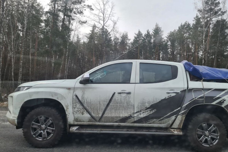 Russian invaders take cars stolen in Ukraine from Belarus 04