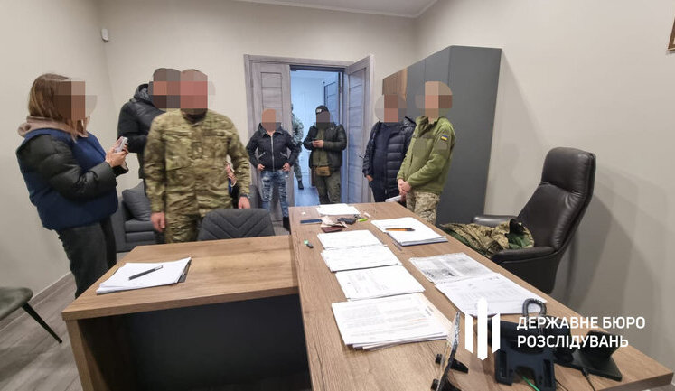 Судитимуть угруповання за схему для ухилянтів, яким ставили фальшиві діагнози про психічні розлади, - ДБР. ФОТОрепортаж