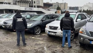 Викрито масштабну схему продажу авто, ввезених як гуманітарна допомога для ЗСУ, - Офіс генпрокурора. ФОТО