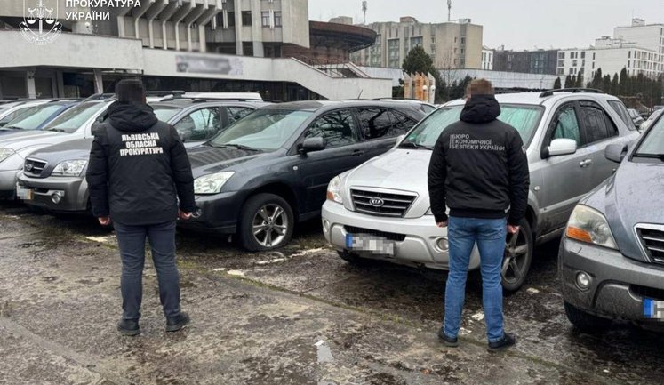 Викрито масштабну схему продажу авто, ввезених як гуманітарна допомога для ЗСУ, - Офіс генпрокурора. ФОТО