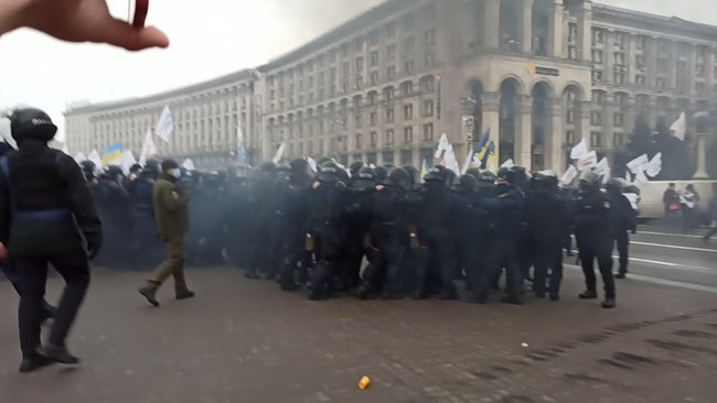 ФОПы попытались установить палатки на Майдане Незалежности: между митингующими и правоохранителями произошли стычки 28