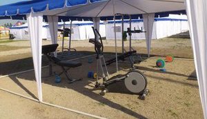 Кемпинг для евро-фанатов в Донецке оборудовали тренажерами и бассейном. ФОТОрепортаж