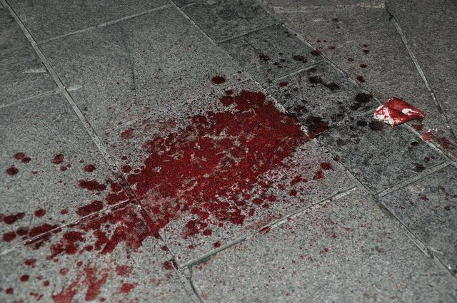 Полиция убрала палатки на Майдане, после того, как активисты попытались зажечь покрышки 06