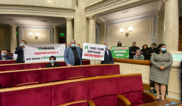 "Слуга народу" Арахамія про плакати опозиції з запитаннями до Зеленського: Я хотів прийти з плакатом на підтримку Саакашвілі, але мені заборонили