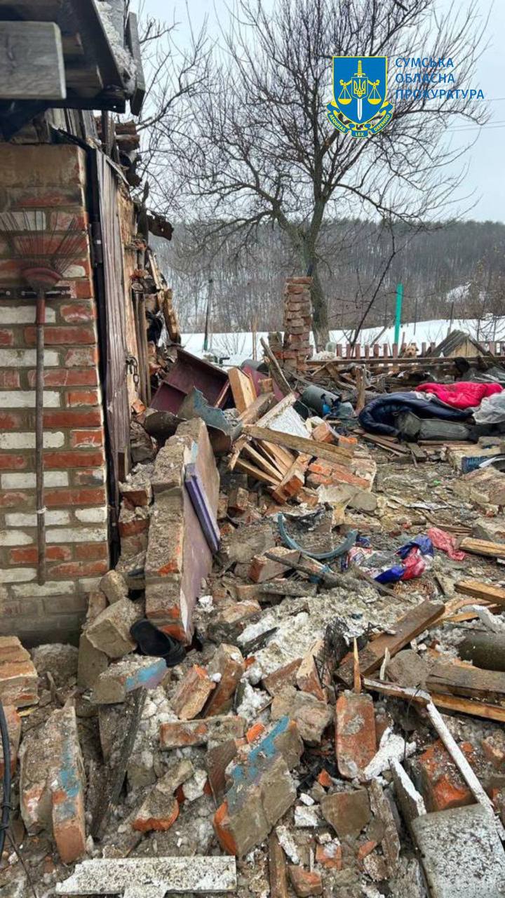 Russian troops shell Krasnopillia in Sumy region, woman is killed 01