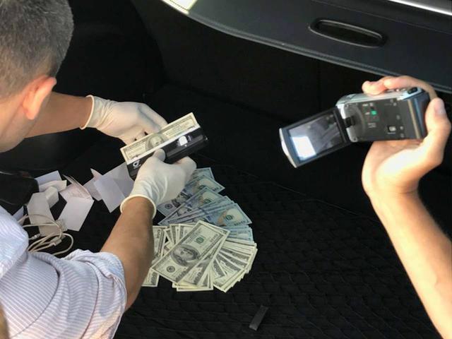 Чиновник Государственной архитектурно-строительной инспекции задержан на Закарпатье за получение 4,5 тыс. долл. взятки, - прокуратура 02