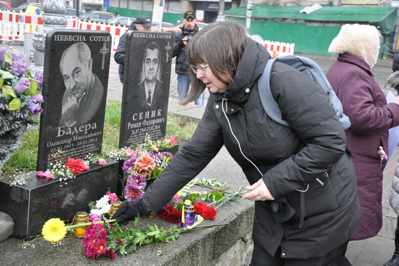 Пам’ять перших загиблих Героїв Небесної Сотні вшанували у Києві 33 Пам’ять перших загиблих Героїв Небесної Сотні вшанували у Києві 33