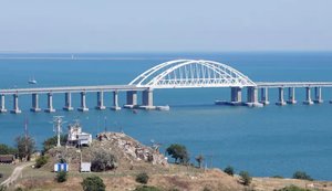 Окупаційна влада заборонила рух електромобілів через Кримський міст