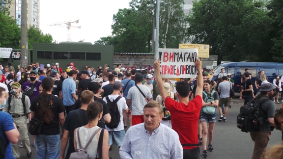 Мітингувальники під судом над Стерненком перекрили вулицю Дегтярівську 19