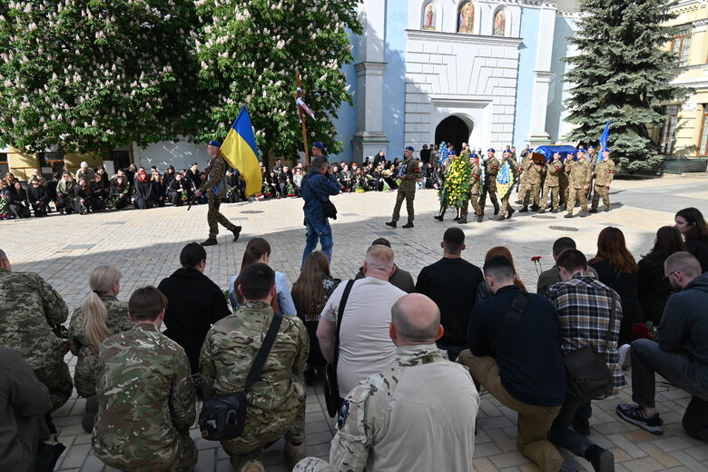 Прощання з полеглим воїном Денисом Зеленим