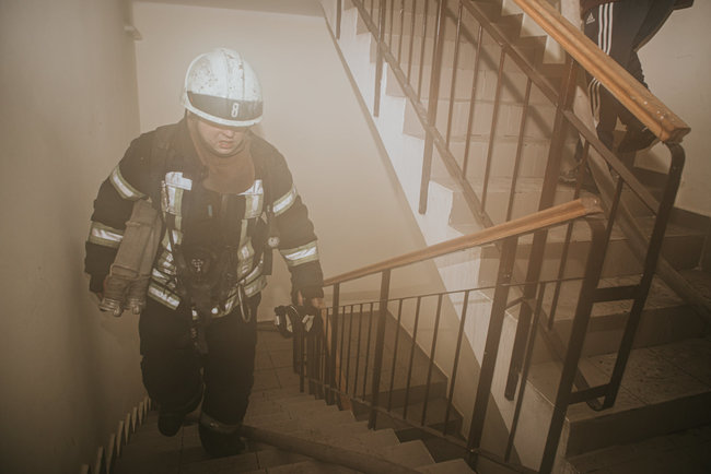 Пожар в многоэтажке в Голосеевском районе Киева. 16 человек эвакуированы, 1 госпитализирован в ожоговый центр, - ГСЧС 14 Пожар в многоэтажке в Голосеевском районе Киева. 16 человек эвакуированы, 1 госпитализирован в ожоговый центр, - ГСЧС 14