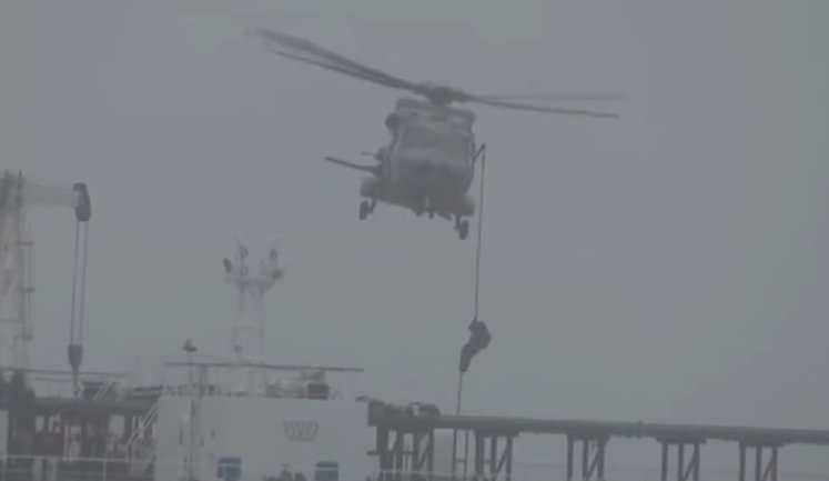 Франція затримала російський підсанкційний танкер в Атлантичному океані. ВIДЕО