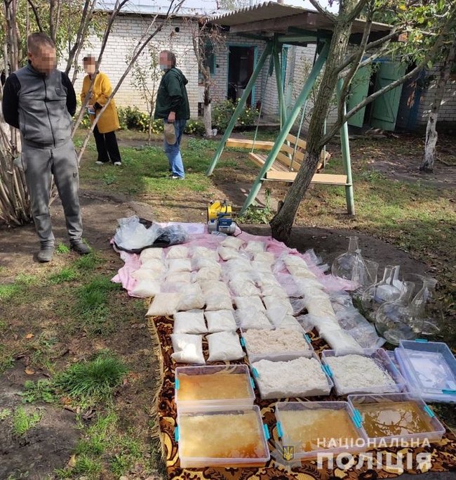 Правоохранители разоблачили преступную группировку, занимавшуюся контрабандой и сбытом наркотиков в Украине и сопредельных странах 01