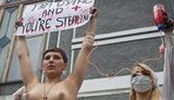 Онкобольная FEMENистка грудью призвала министра Емеца помнить о смерти. ФОТОрепортаж