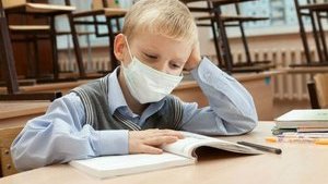 Школярам із колишніх російськомовних класів не вистачає українських підручників: Міносвіти звинувачує попередників та обіцяє забезпечити в грудні