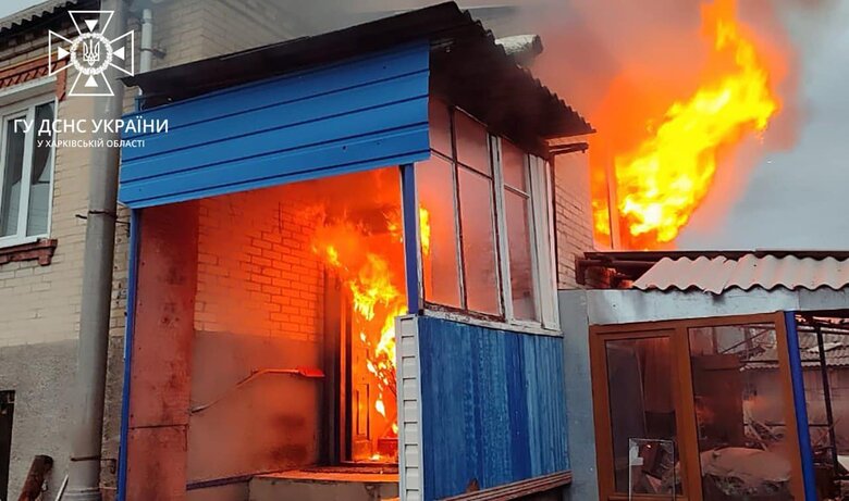 Ворог обстріляв Вовчанськ, горіли будинки 04