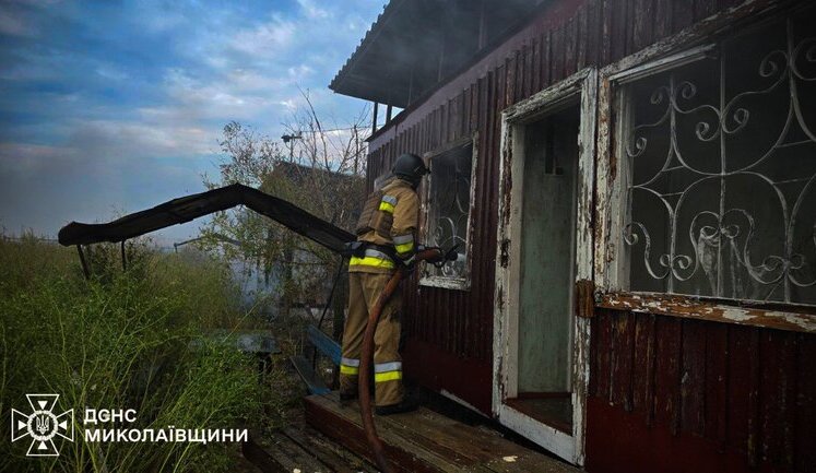Росіяни тричі атакували дронами та з артилерії села Куцурубської громади на Миколаївщині, - ДСНС. ВІДЕО+ФОТОрепортаж
