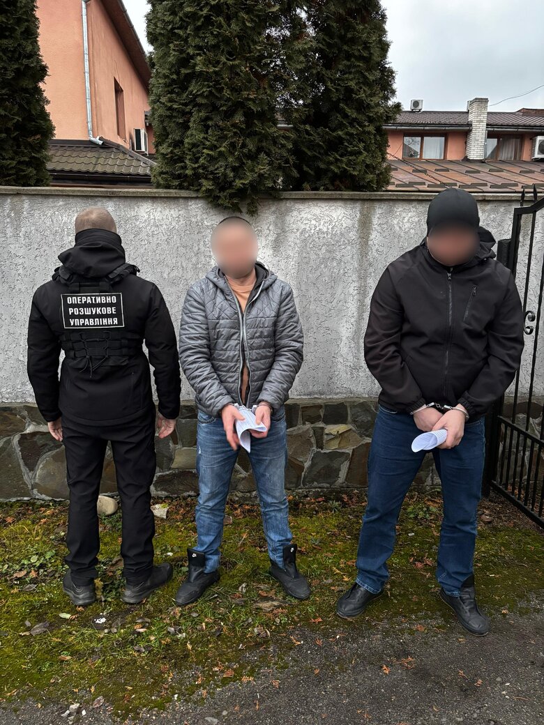 Затримали групу, що переправляла чоловіків через кордон