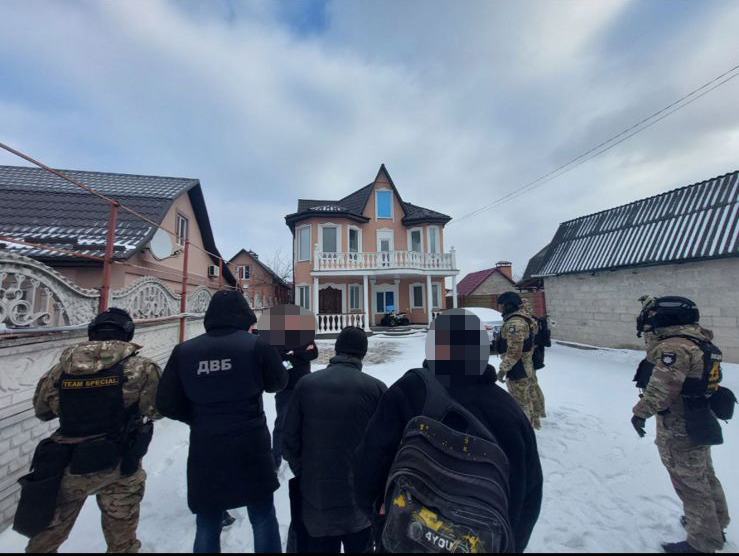 Група шахраїв, яка займалася махінаціями під виглядом інвестування у криптовалюту, затримана у Києві, - прокуратура 01