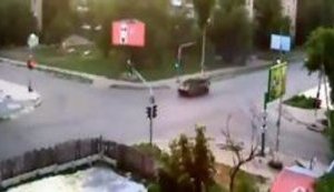 Россия перебросила в Луганск зенитно-ракетный комплекс "Стрела-10" и бронетехнику. ВИДЕО