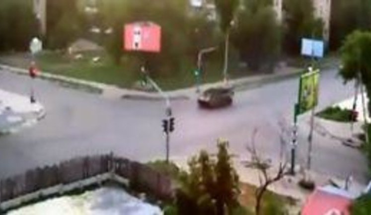 Россия перебросила в Луганск зенитно-ракетный комплекс "Стрела-10" и бронетехнику. ВИДЕО