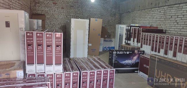 Налоговая милиция изъяла продукции на 15 млн грн у участников схемы незаконного ввоза и реализации техники известных брендов 01