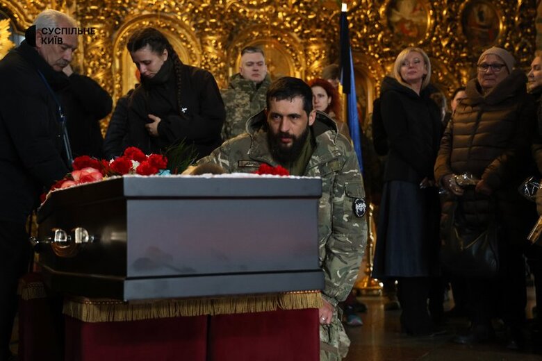 Прощання з Василем Ратушним у Михайлівському соборі