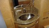Самолет Януковича: спальня, позолоченный кран и раковина из розового мрамора. ФОТОрепортаж