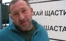 "Хлопці, тримайтеся до кінця і ні кроку назад", - волонтери і добровольці привітали своїх побратимів-армійців із Днем ЗСУ. ВIДЕО