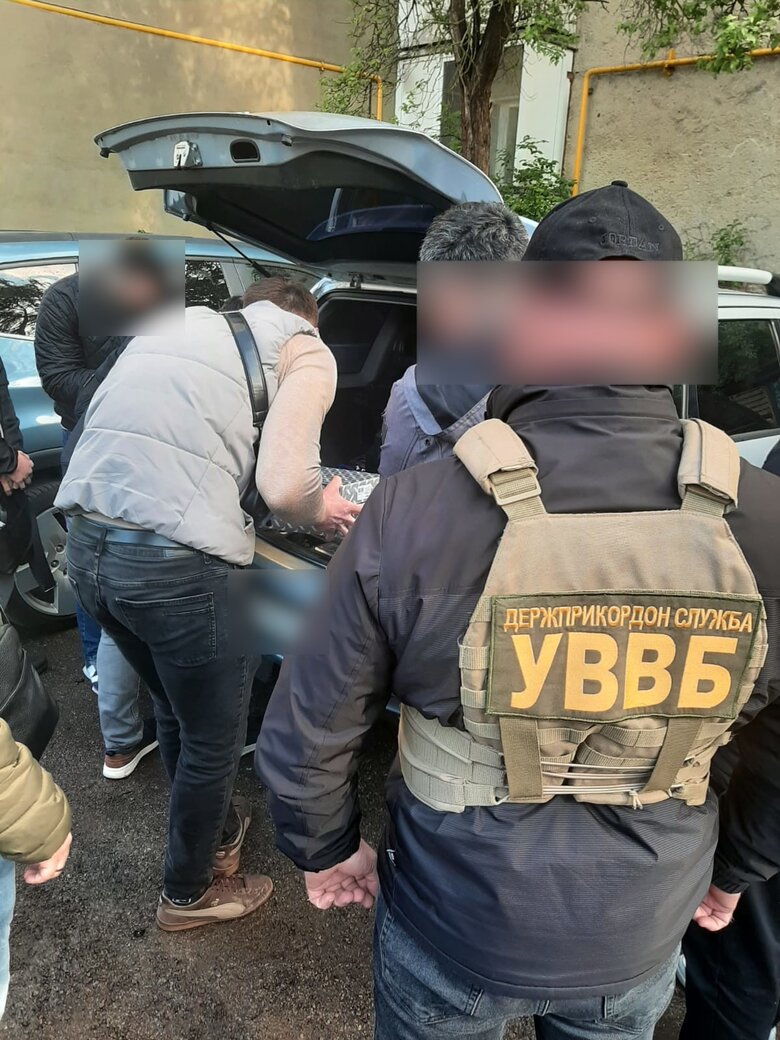 Прикордонника затримали за продаж даних призовників qqxiqqhiqzrirdhab