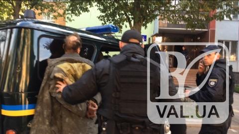 Мужчина с топором напал на сотрудницу прокуратуры в Чернигове 01 Мужчина с топором напал на сотрудницу прокуратуры в Чернигове 01