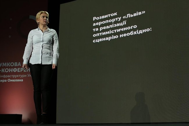 Министр Омелян назвал феноменальным успех аэропорта Львов 01