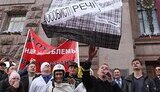 Под мэрией студенческий патруль забрал Черновецкого в психушку, а личные вещи запустили на Марс. ФОТОрепортаж.