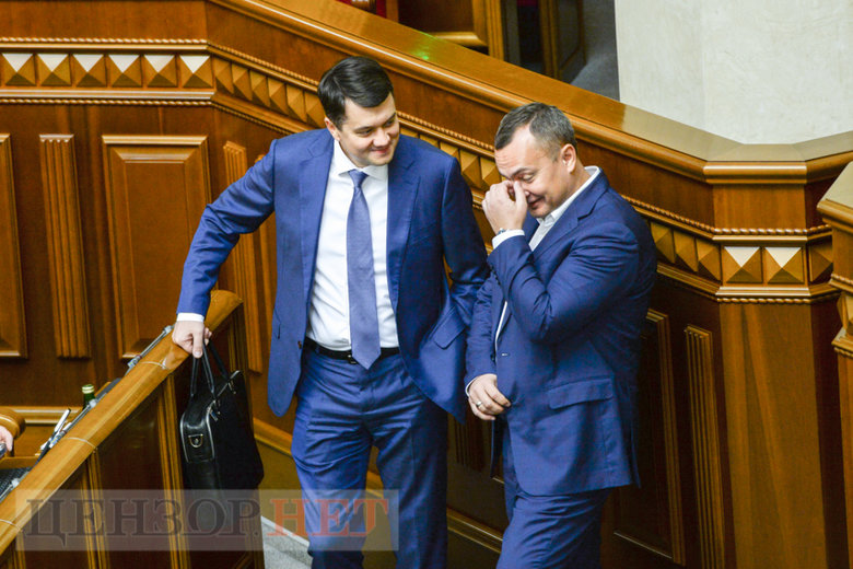 Слуги народа смеются над политическими мемами, выход Сохи из СН, разговор Разумкова с Николаенко и игра на телефоне Задорожного, - работа Рады 30 ноября 27