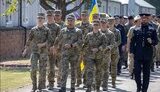Военнослужащие из Украины репетируют участие в параде по случаю Дня Победы в Европе