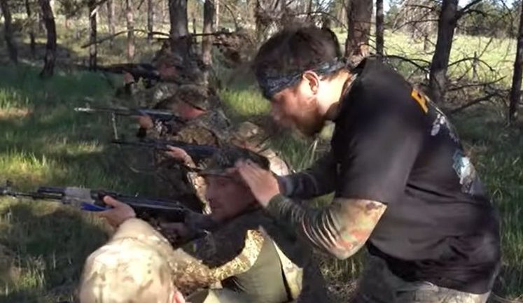 "На вигляд - як максимальний ідіотизм. Але тільки так можна навчити", - інструктор бригади "Рубіж" Чех