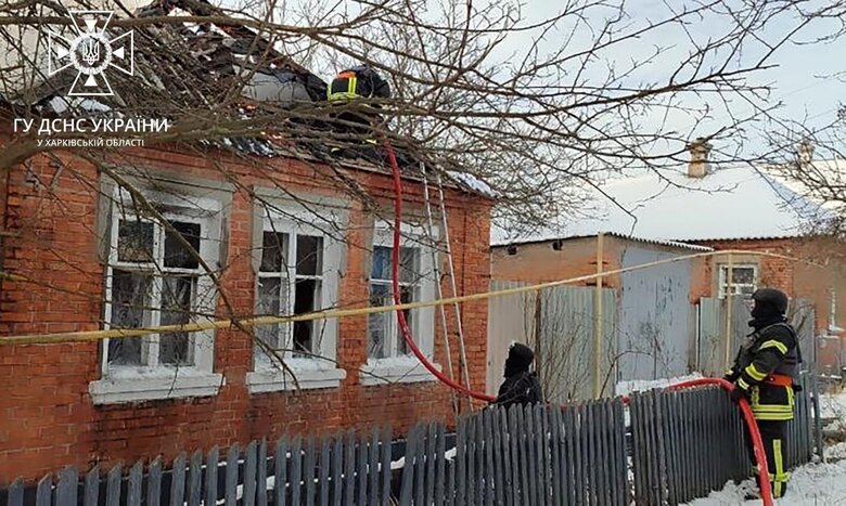 Враг обстрелял частный сектор Волчанска на Харьковщине, возник пожар 04